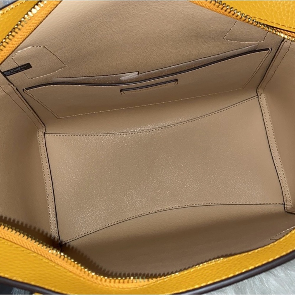 Michael Kors VOYAGER Tote/CASSIE Trifold Wallet - Picture 4 of 9